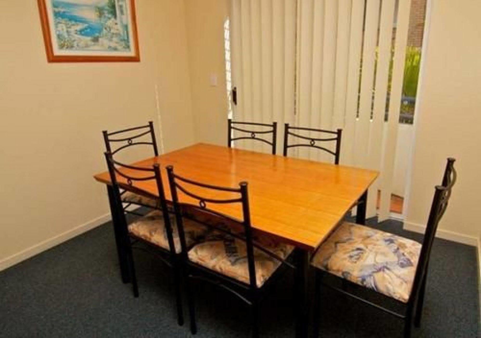 Blue Water Bay Villas Gold Coast Extérieur photo