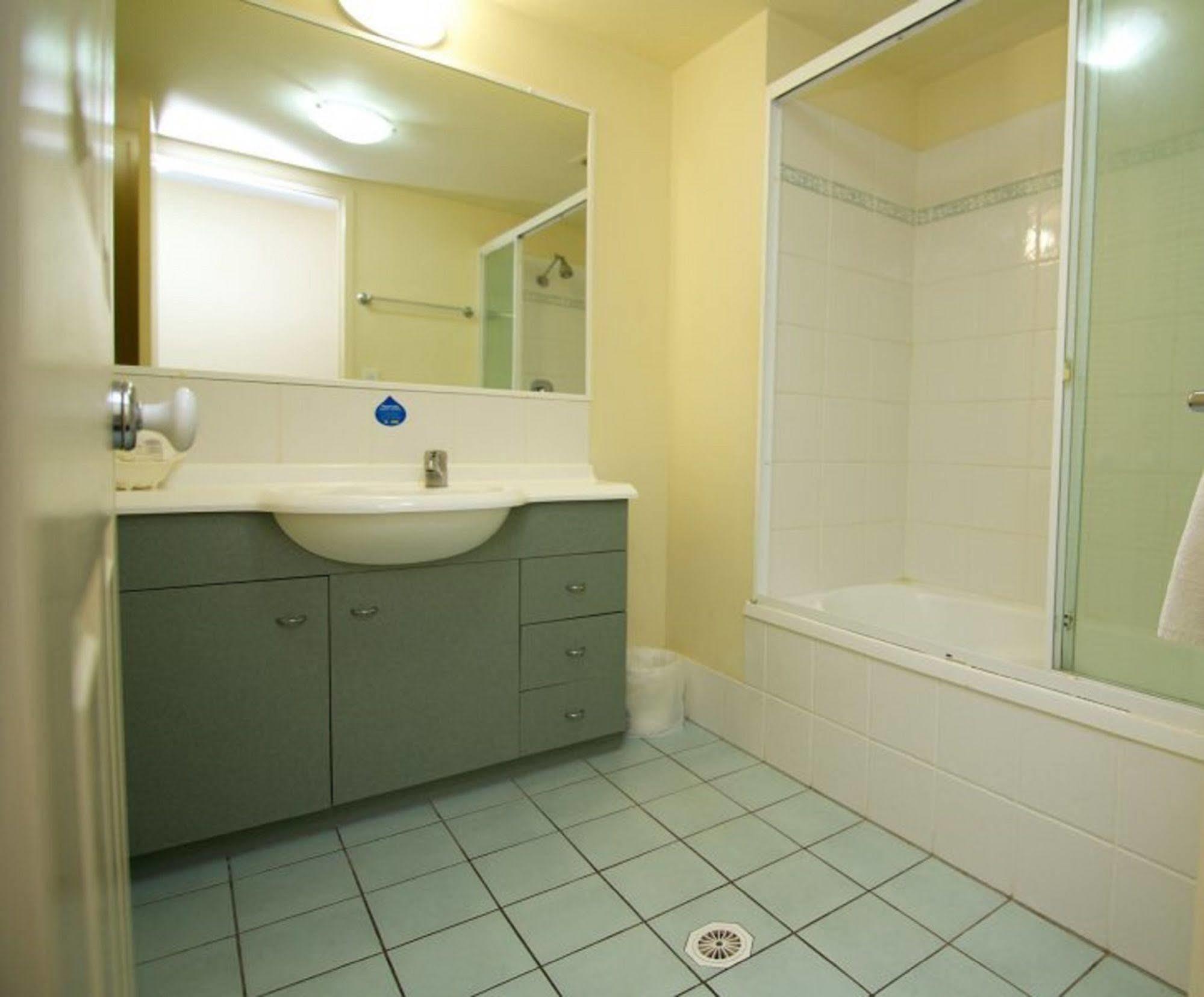 Blue Water Bay Villas Gold Coast Extérieur photo