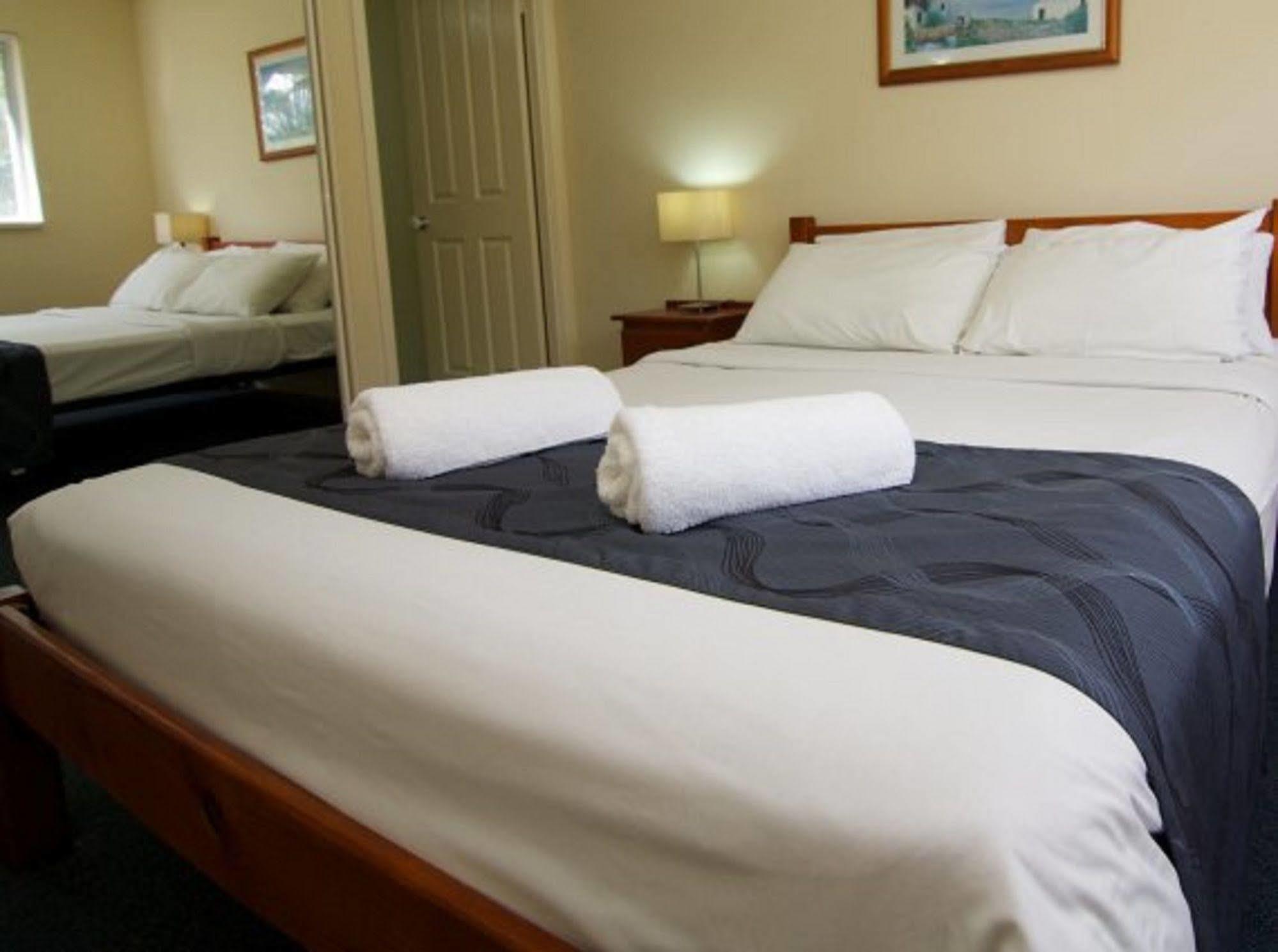 Blue Water Bay Villas Gold Coast Extérieur photo