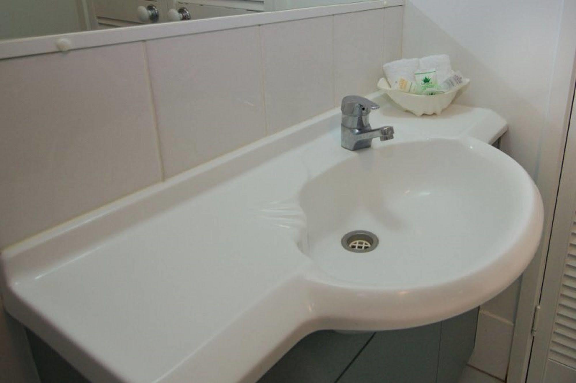 Blue Water Bay Villas Gold Coast Extérieur photo