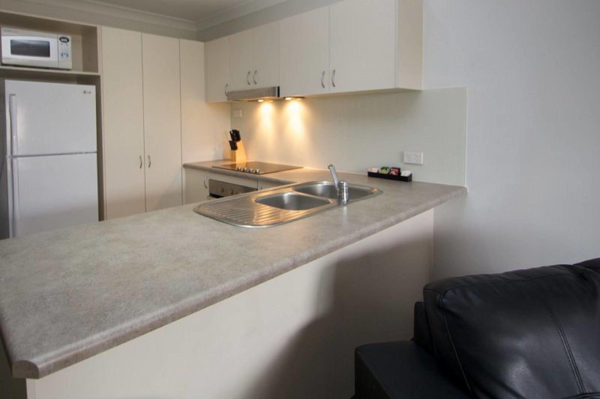 Blue Water Bay Villas Gold Coast Extérieur photo