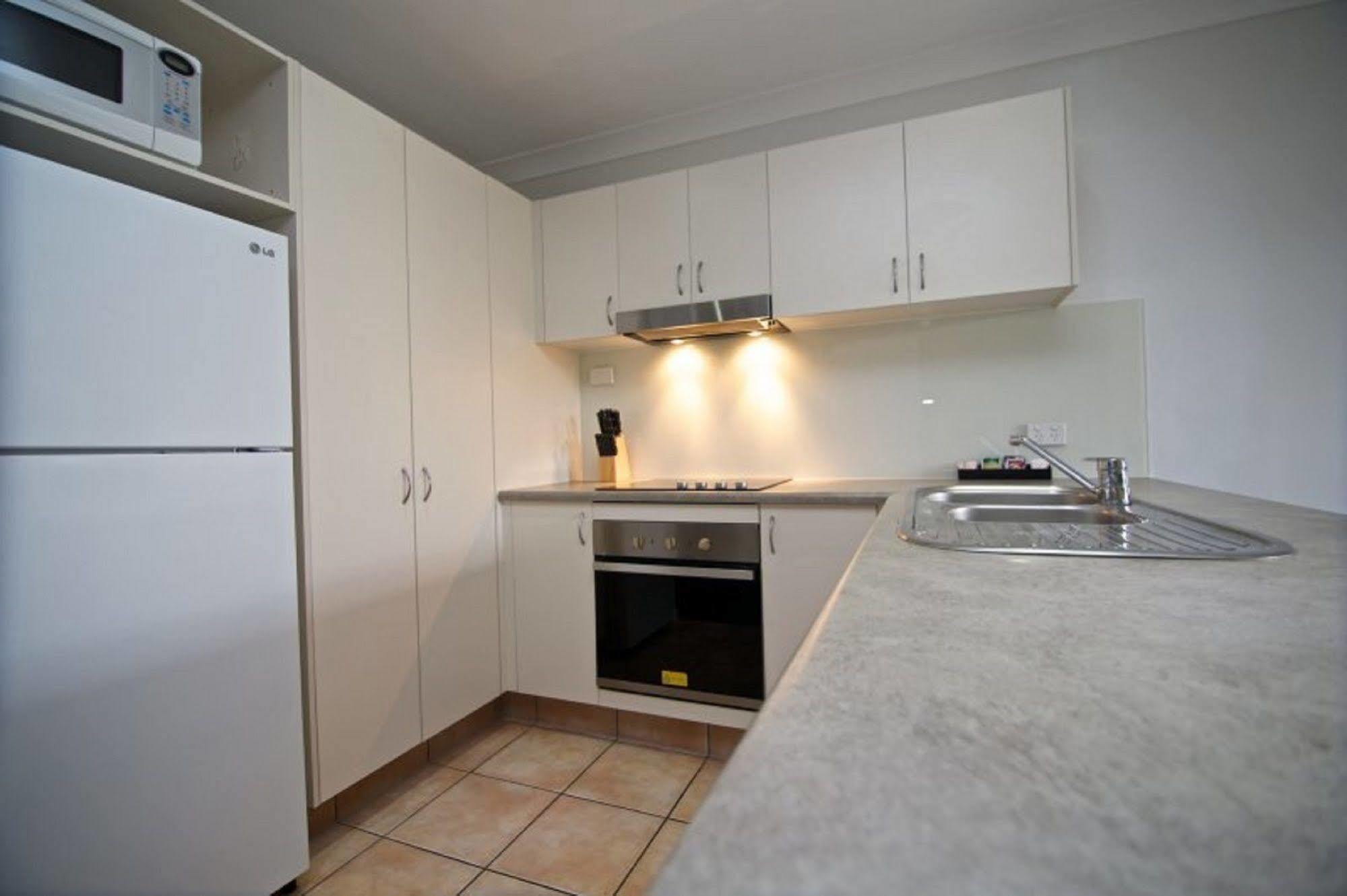 Blue Water Bay Villas Gold Coast Extérieur photo