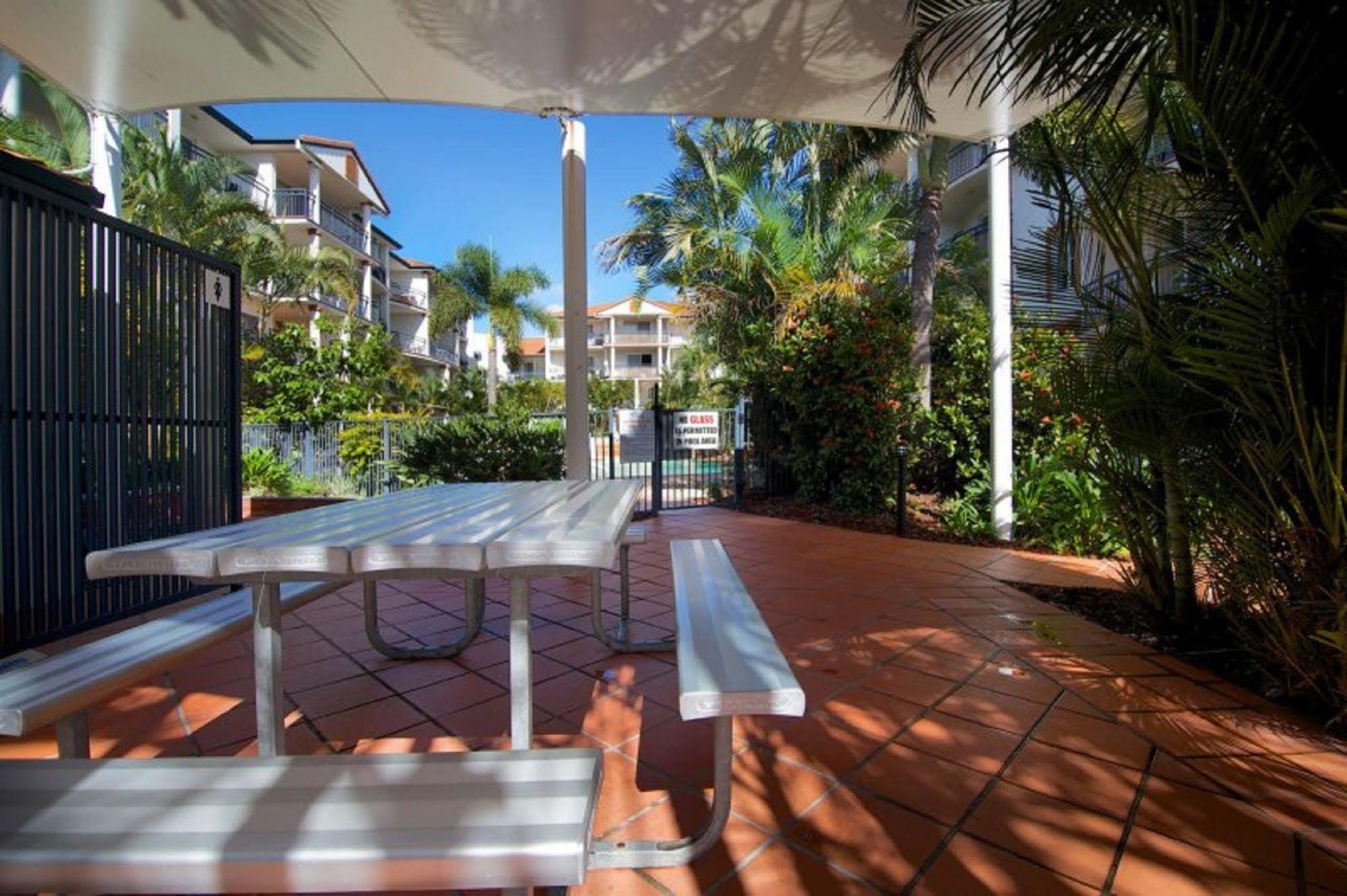 Blue Water Bay Villas Gold Coast Extérieur photo