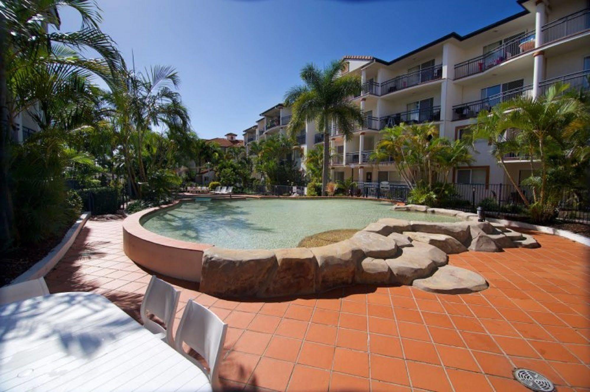 Blue Water Bay Villas Gold Coast Extérieur photo