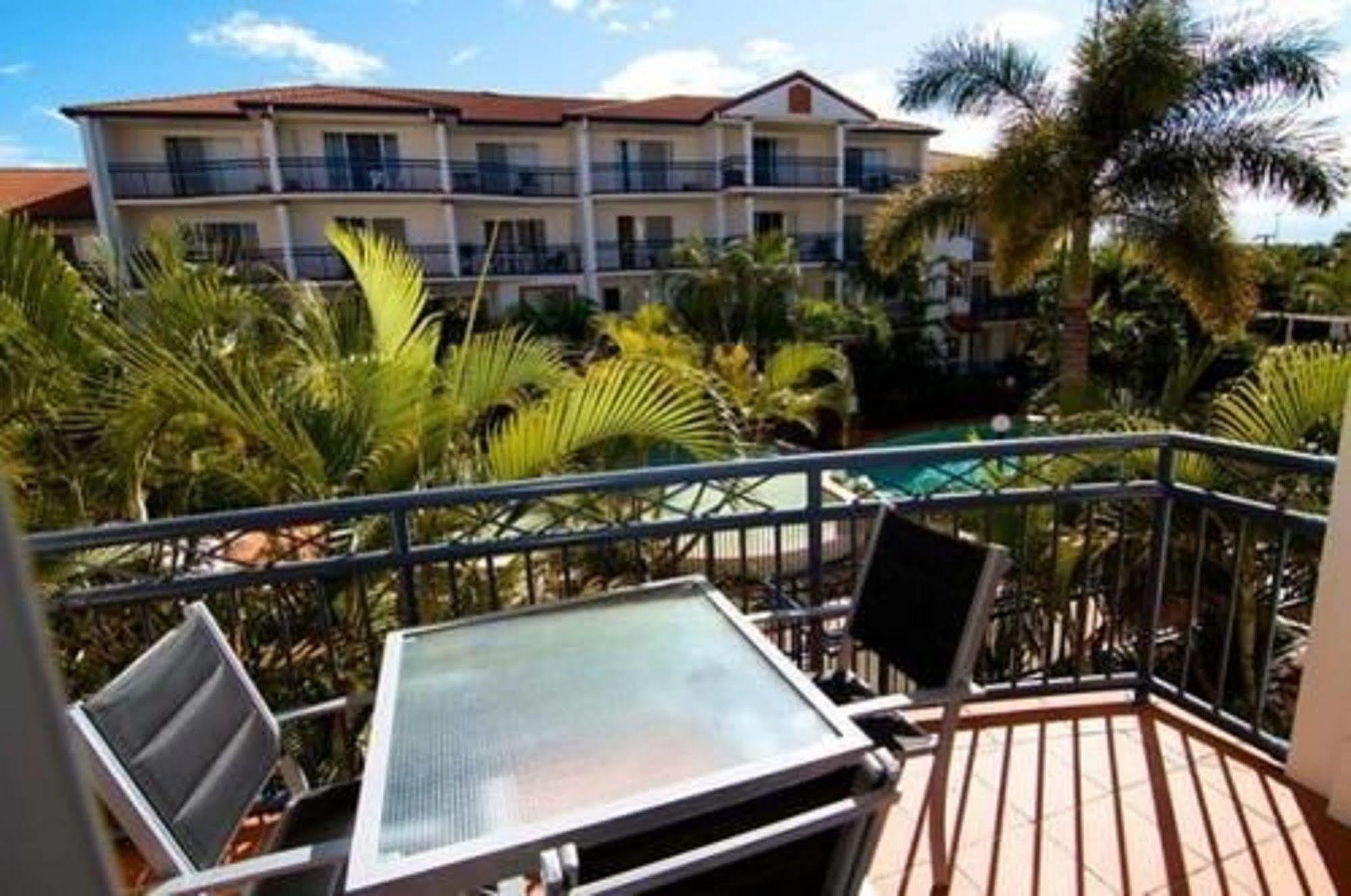 Blue Water Bay Villas Gold Coast Extérieur photo