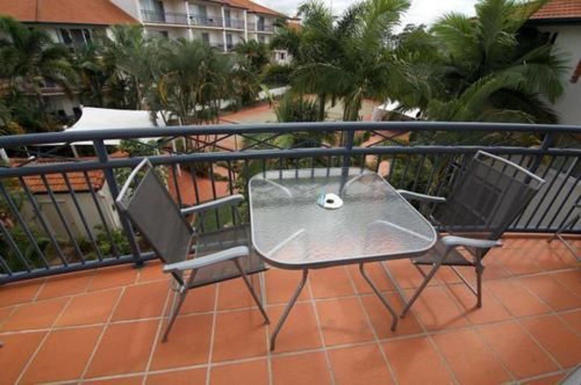 Blue Water Bay Villas Gold Coast Extérieur photo