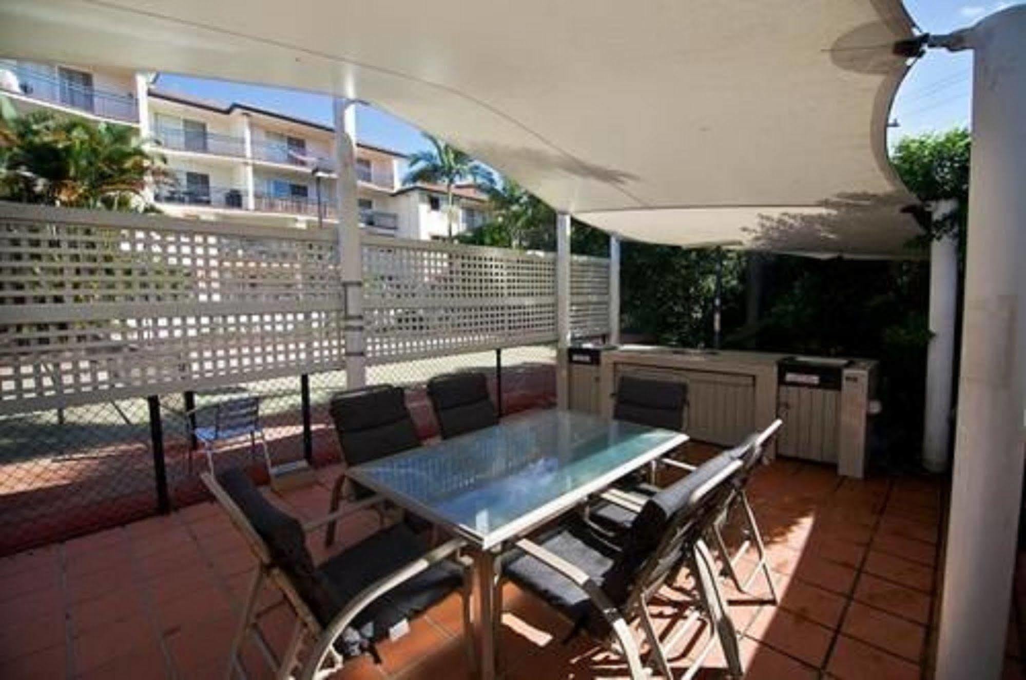 Blue Water Bay Villas Gold Coast Extérieur photo