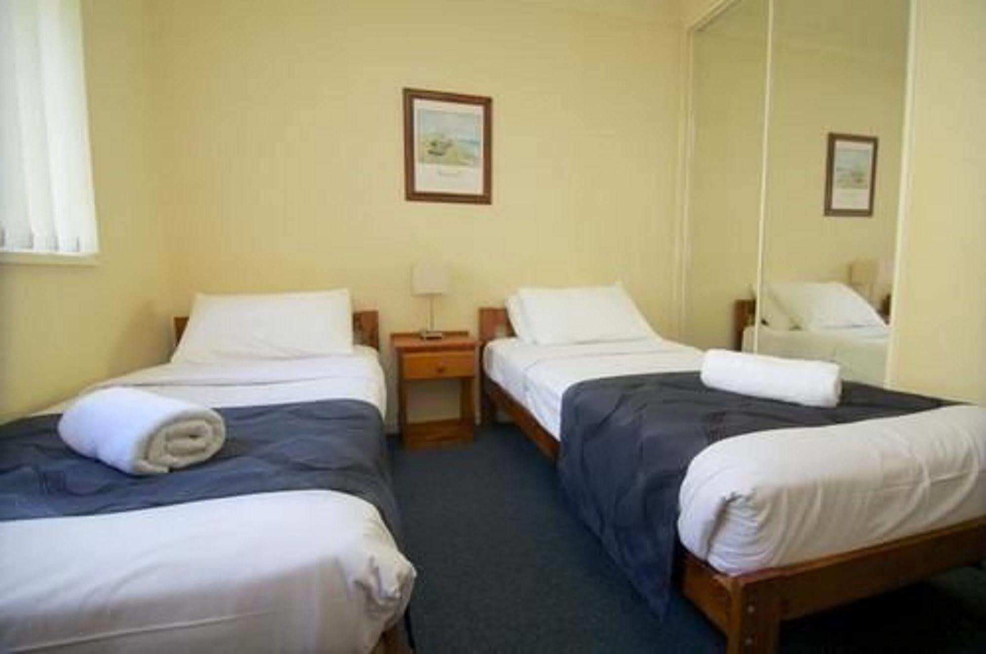 Blue Water Bay Villas Gold Coast Extérieur photo